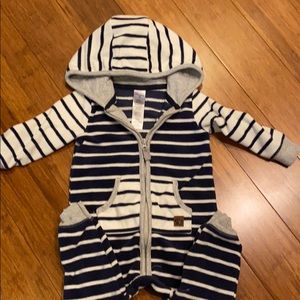 Carter’s 9 month jumper